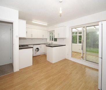 3 bedroom semi-detached house to rent - Photo 5