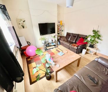 3 Bed End Terrace, Colville Street, NG1 - Photo 2