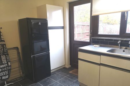 2 Bed End Terrace, Spring Grove Gardens, B18 - Photo 3