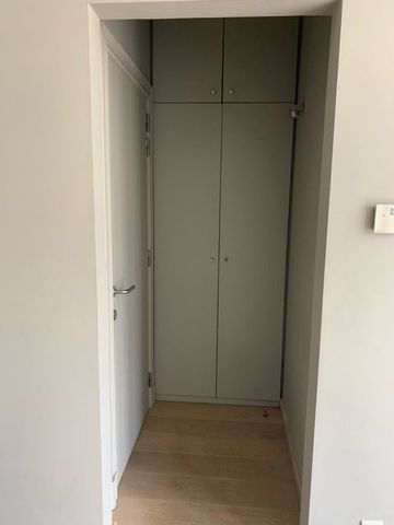 Vernieuwd appartement in volledig gerenoveerd herenhuis op wandelafstand van het Sint-Pietersstation en Citadelpark. - Foto 2