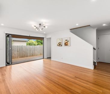 Modern Townhouse in Prime Location - Photo 1