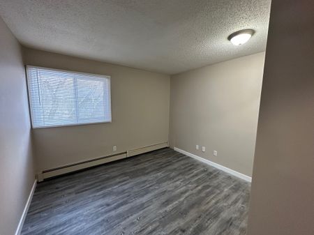 2 Bedroom for rent on 2nd floor in Riverside Meadows! - Photo 4