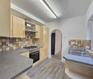 3 bedroom semi-detached house to rent - Photo 6