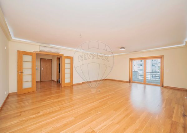 Apartamento T4 em Lisboa