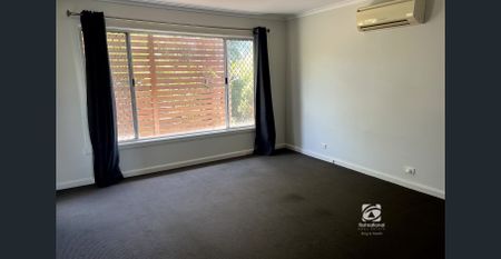 4 BEDROOMS – SECURE YARD WITH STORAGE - Photo 5