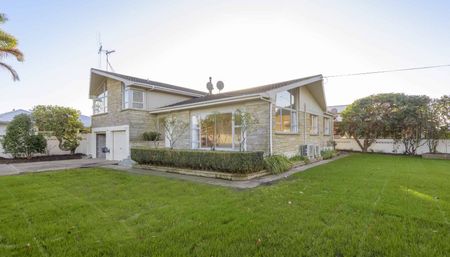 Best location in Hamilton!! - Photo 5