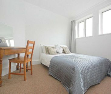 Fantastic bright, peaceful, private maisonette with generous garden in a great Hitchin location. - Photo 1