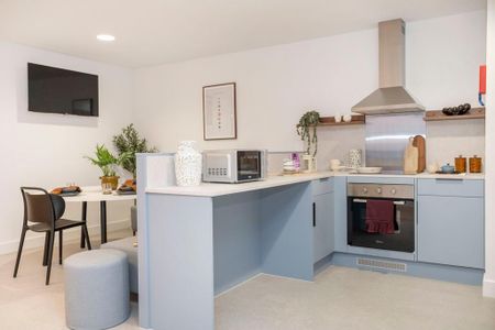 4 bedroom flat to rent - Photo 4