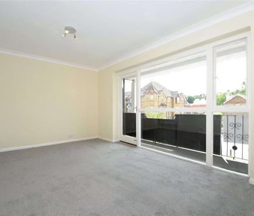 First floor maisonette set over two floors offering three bedrooms ... - Photo 1
