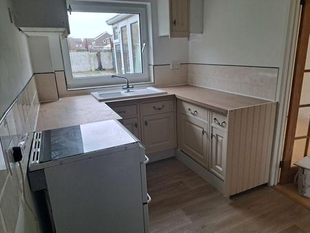 3 bedroom semi-detached house to rent - Photo 5