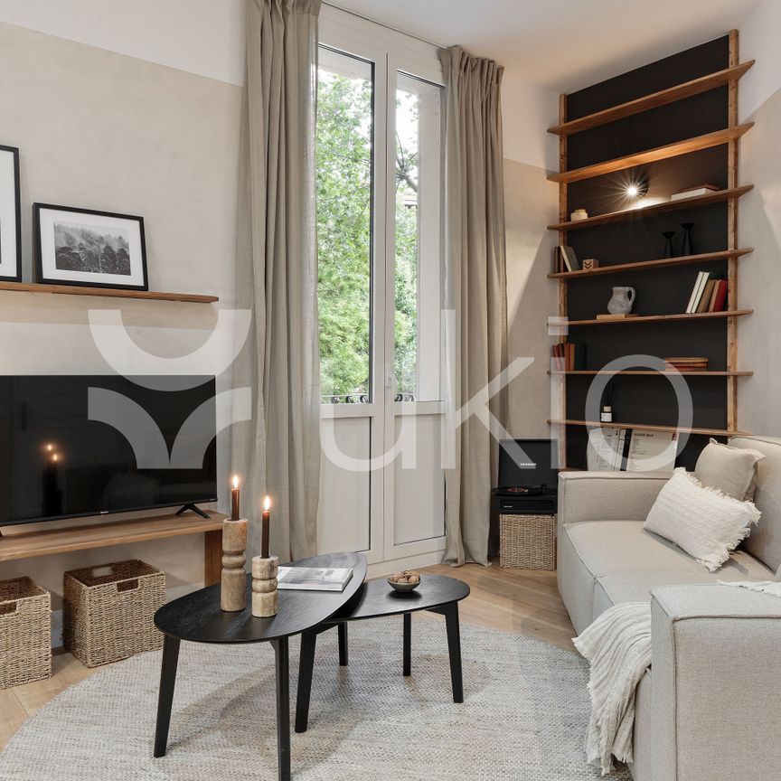 Apartamento de alquiler en Carrer de Tamarit, Sant Antoni - Photo 1