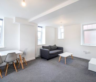 Manor House, Wakefield - Photo 2