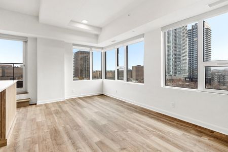 Modern apartments in Little Italy - Photo 3