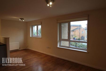 2 bedroom apartment to rent - Photo 4