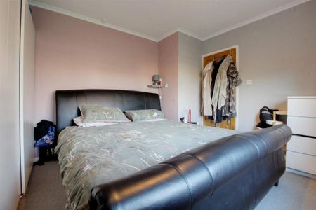 3 bedroom semi-detached bungalow to rent - Photo 4