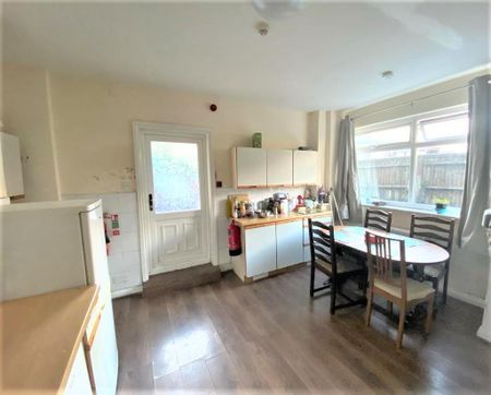 1 bedroom in a house share to rent - Photo 5