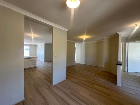 Spacious Family Home in Quiet Cul-de-Sac Location - Photo 2