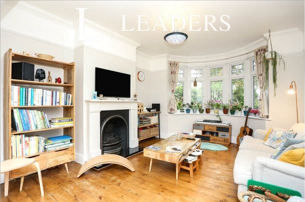 3 bedroom house to rent Le May Avenue, Lewisham, SE12 - Photo 1