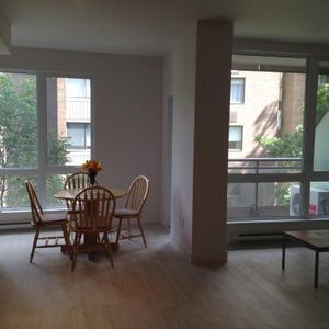 Studio condo moderne – Emplacement AAA Côte-des-Neiges | Immeuble haut de gamme - Photo 2