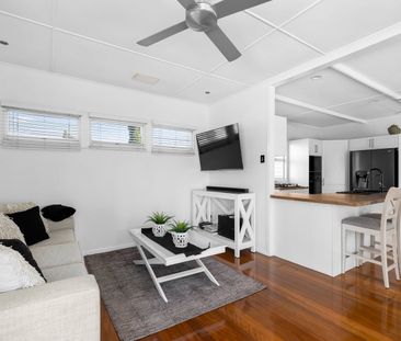 Tropical-Inspired light-filled 3 Bedroom Family Home with Balcony, ... - Photo 1