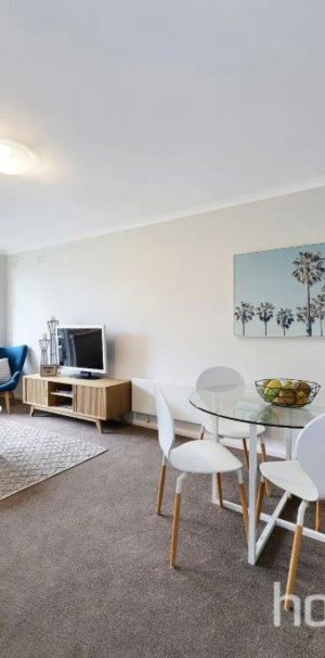 Private, light-filled & spacious - Photo 1