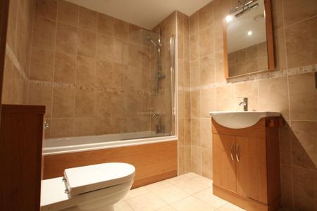 3 bedroom flat to rent - Photo 2