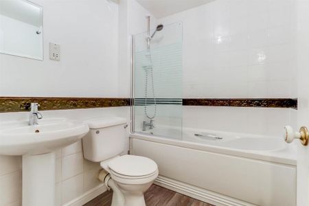 2 bedroom flat to rent - Photo 4