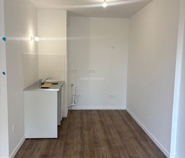 Location - appartement - 65.69 m² - 3 Pièces - Photo 4