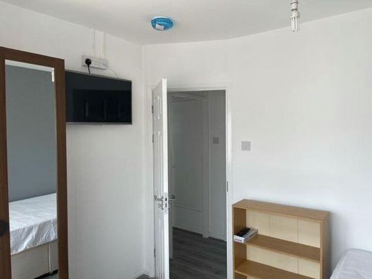 5 bedroom house to rent - Photo 1