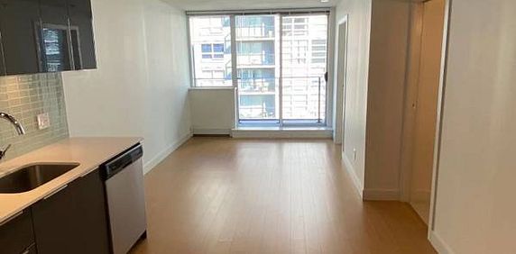 Downtown 1 Bedroom + 1 Den at The Rolston! Parking included! - Photo 2