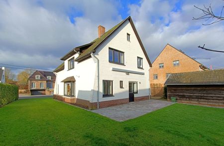 RUIME VRIJSTAANDE WONING MET TUIN EN GARAGE - Foto 2