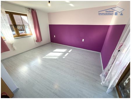 Schöne Doppelhaushälfte mit viel Platz & Ortsrandblick ideal für Ihre Familie - Photo 3