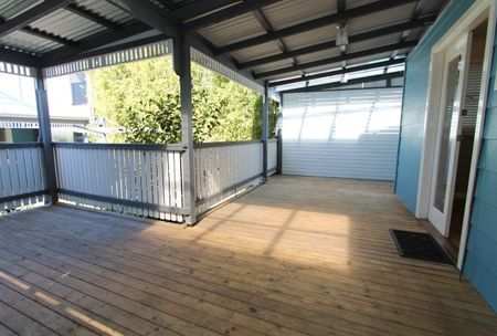 Quaint Cottage, Convenient Location - Photo 4