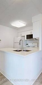 Yonge/Sheppard Bright +Spacious 1Bdrm Corner Lrg Windows Open Concept - Photo 4