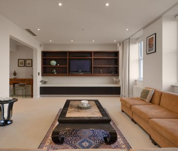 A two-bedroom penthouse duplex with direct lift access on Cadogan S... - Photo 1