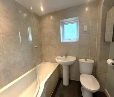 3 bedroom semi-detached house to rent - Photo 6