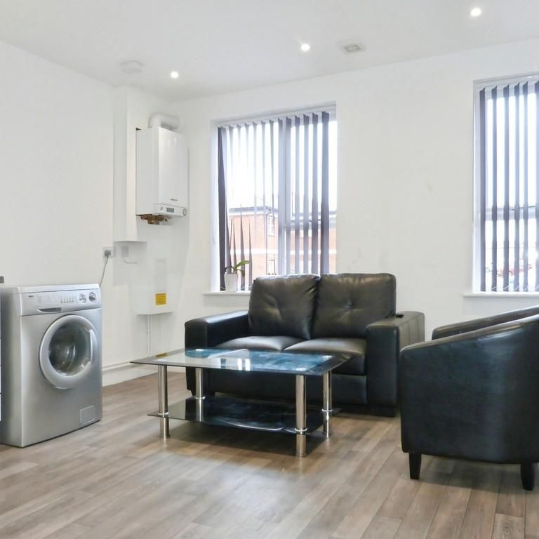 3 bedroom flat to rent - Photo 1