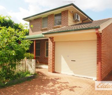 Spacious Two-Bedroom Townhouse Plus Study with Private Courtyard - Photo 2