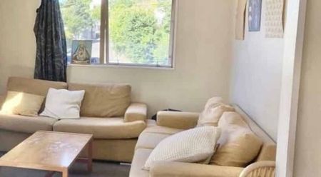 4-Bedroom Townhouse in Vogeltown - Photo 3