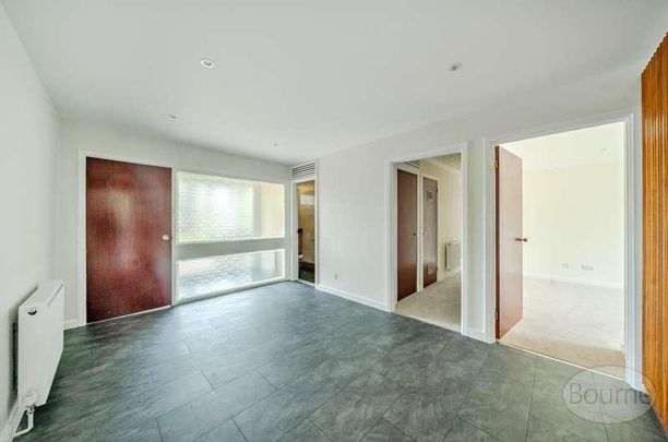 Haymeads Drive, Esher, Surrey, KT10 - Photo 1