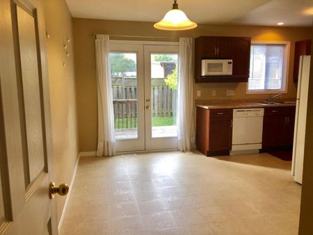 For Lease - 780 Fanshawe Park Road Unit# 40, London North, Ontario - Photo 2