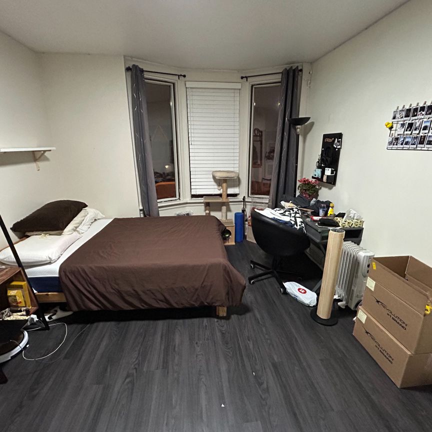 For Lease - 915 Lansdowne Ave, 2nd Floor Avenue, Toronto, Ontario - Photo 1