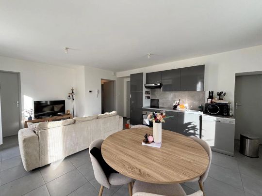 Appartement à louer 3 pièces 70.4m² - Photo 1