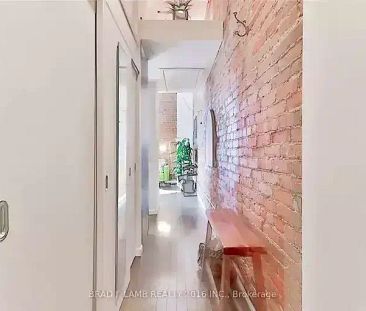 Stunning Loft In The Heart Of King-West | 915 King Street West, Toronto - Photo 1