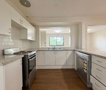 10 Myrtle Close, Adamstown Heights - Photo 6