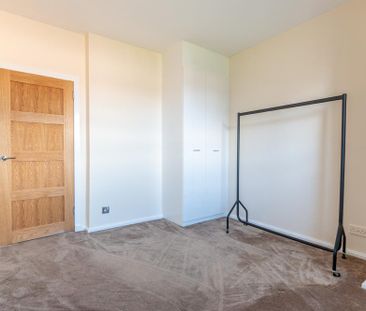 3 bedroom flat to rent - Photo 3