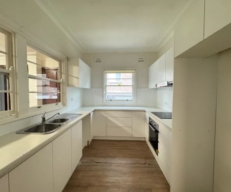 Family Home Offering Space, Comfort & Modern Living - Photo 4