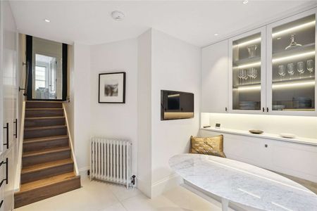 Beautifully presented and fully furnished two bedroom apartment in a prime South Kensington location. - Photo 2