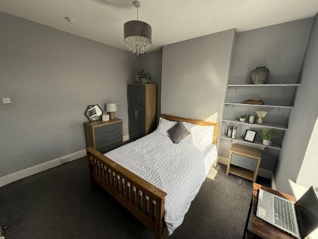 1 bedroom in a house share to rent - Photo 3
