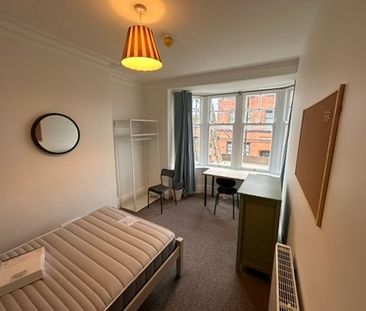 *One room available* 6 bedroom house - Photo 4